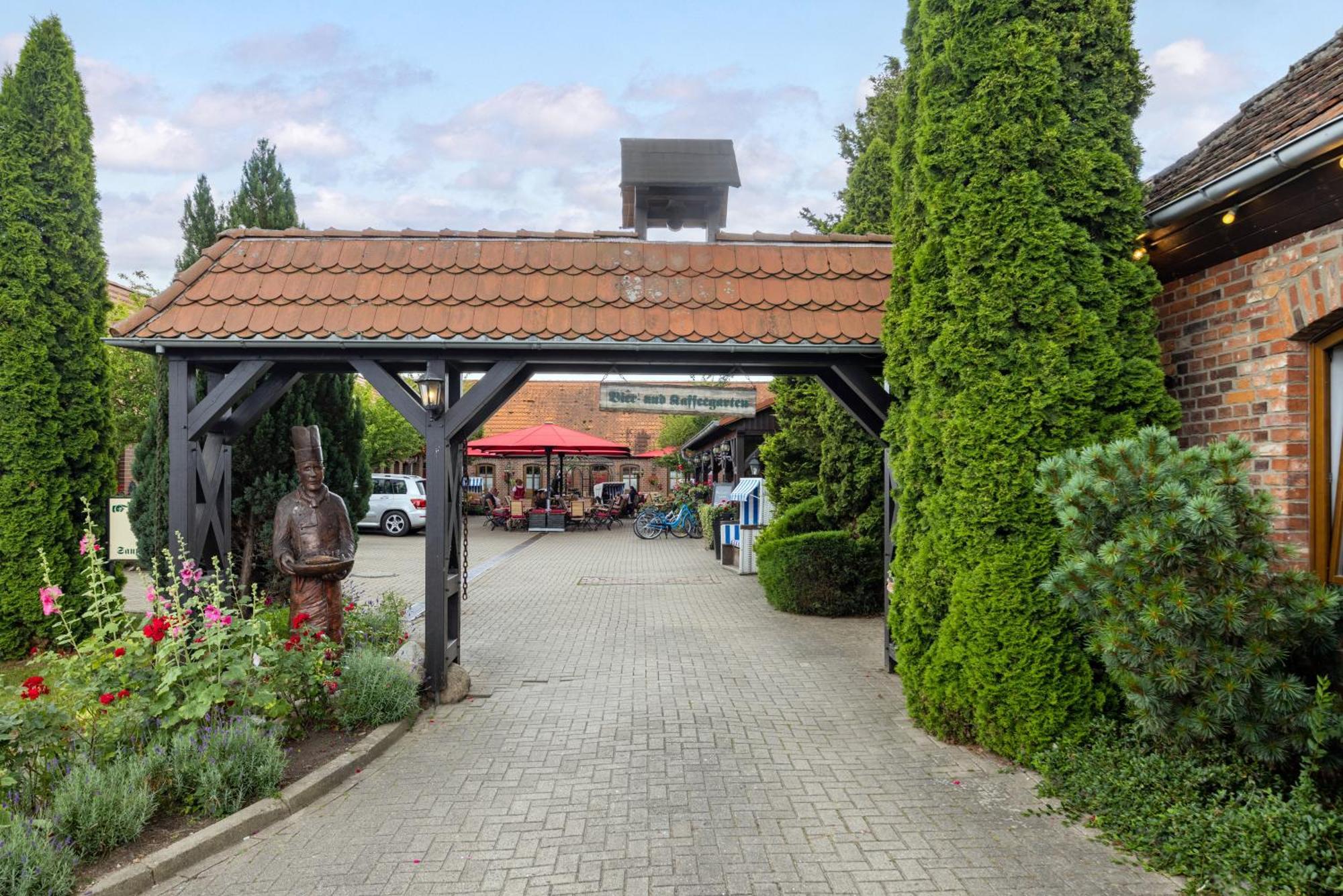 Landhotel Zur Schmiede Goehren-Lebbin Exterior photo