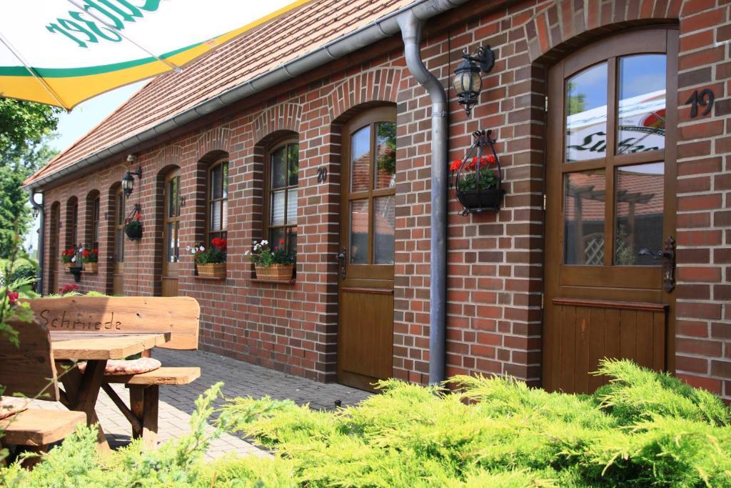 Landhotel Zur Schmiede Goehren-Lebbin Exterior photo