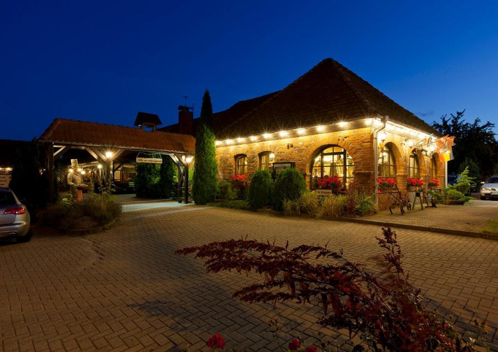 Landhotel Zur Schmiede Goehren-Lebbin Exterior photo