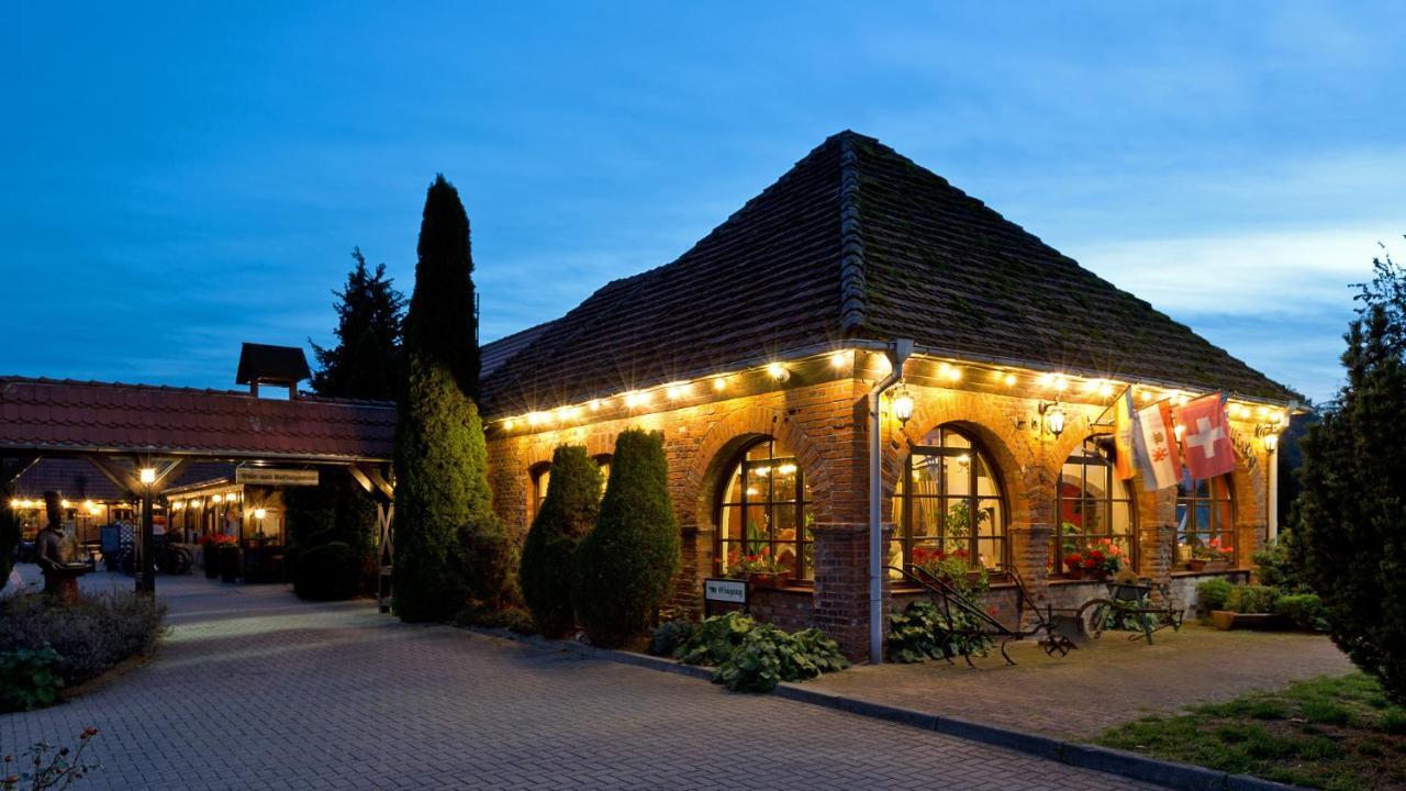 Landhotel Zur Schmiede Goehren-Lebbin Exterior photo